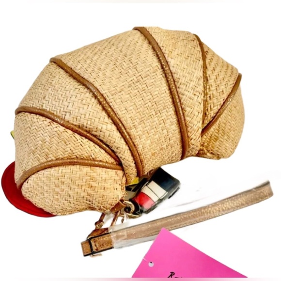 NWT Betsey Johnson Croissant 🥐 wristlet w Eiffel Tower & France 🇫🇷 charms - Picture 1 of 3